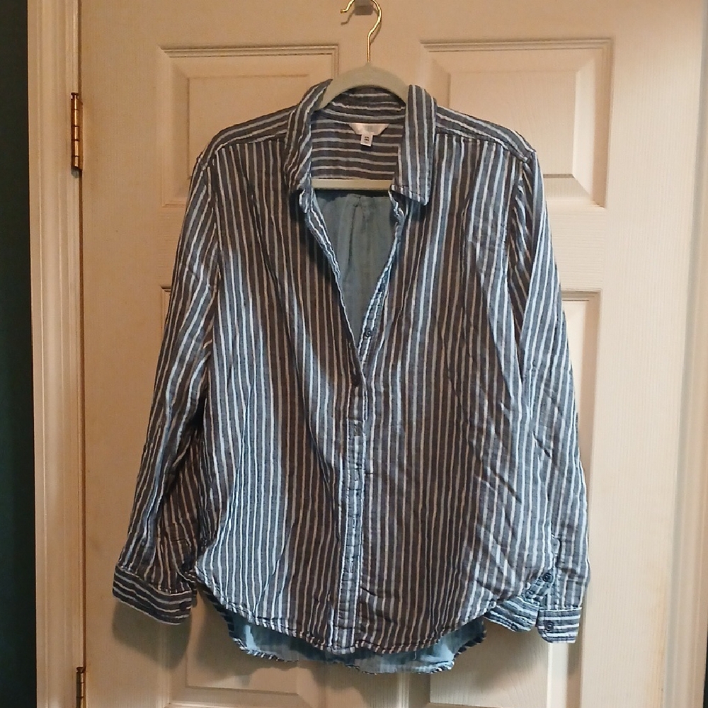 Time and Tru Blue Casual Button Down Shirt